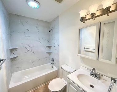 802 Kingswood Avenue - Photo Thumbnail 1