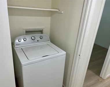 802 Kingswood Avenue - Photo Thumbnail 4