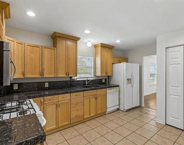 1516 Baxley Street - Photo Thumbnail 5