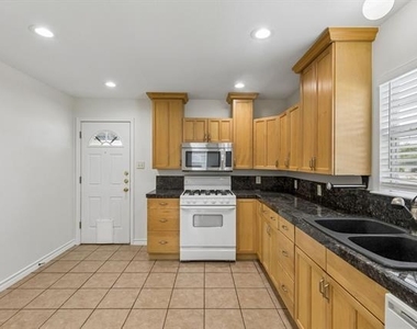1516 Baxley Street - Photo Thumbnail 7