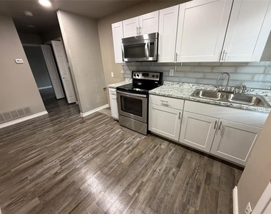 2311 Vagas Street - Photo Thumbnail 9
