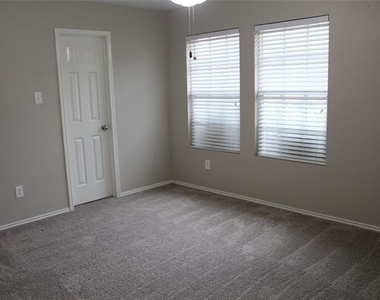 1321 Red River Lane - Photo Thumbnail 8