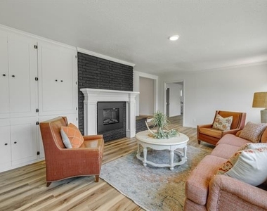 2929 Sayles Boulevard - Photo Thumbnail 12