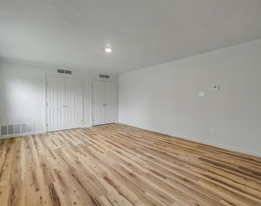 2929 Sayles Boulevard - Photo Thumbnail 24