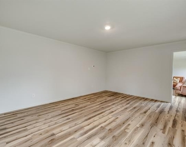 2929 Sayles Boulevard - Photo Thumbnail 25