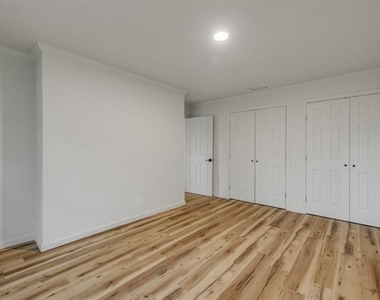 2929 Sayles Boulevard - Photo Thumbnail 15