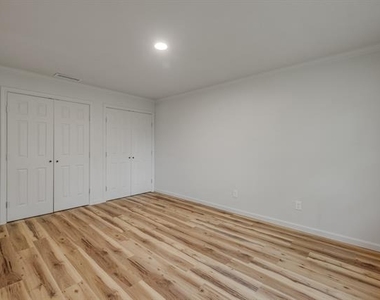 2929 Sayles Boulevard - Photo Thumbnail 16