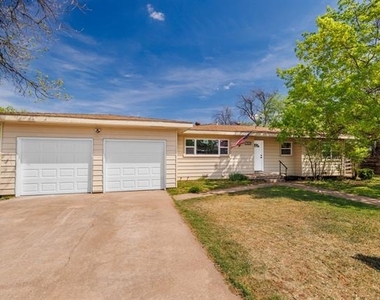 2929 Sayles Boulevard - Photo Thumbnail 1
