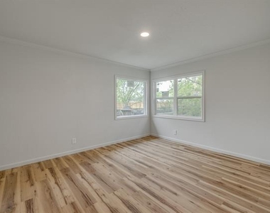 2929 Sayles Boulevard - Photo Thumbnail 17