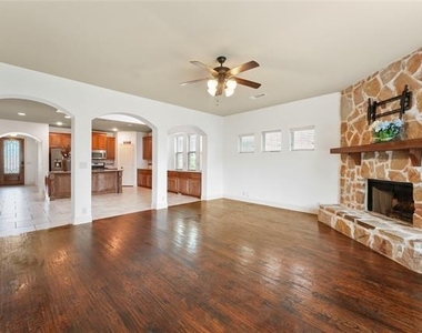 1204 E Shawnee Drive - Photo Thumbnail 5