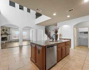 1204 E Shawnee Drive - Photo Thumbnail 10
