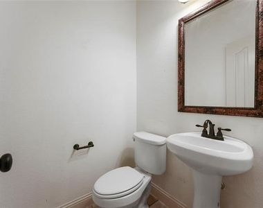 1204 E Shawnee Drive - Photo Thumbnail 12