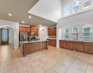 1204 E Shawnee Drive - Photo Thumbnail 9