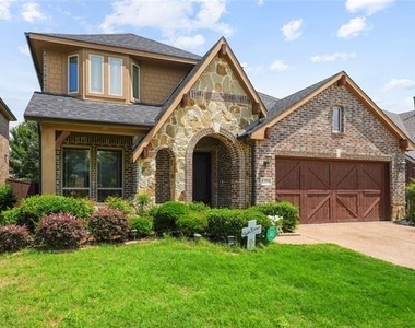 1204 E Shawnee Drive - Photo Thumbnail 1