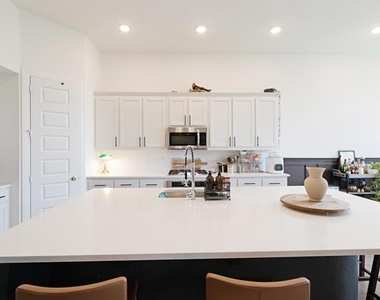 1535 Calcot Lane - Photo Thumbnail 9