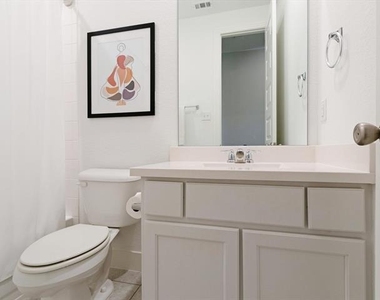 1535 Calcot Lane - Photo Thumbnail 10