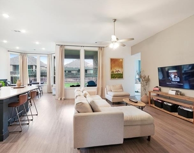 1535 Calcot Lane - Photo Thumbnail 17