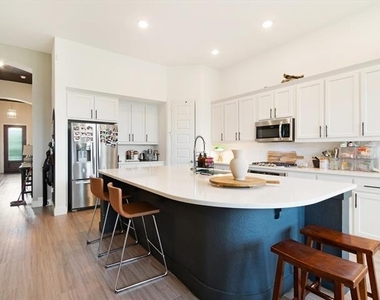1535 Calcot Lane - Photo Thumbnail 5