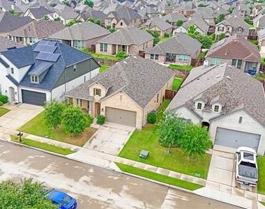 1535 Calcot Lane - Photo Thumbnail 20
