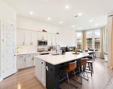 1535 Calcot Lane - Photo Thumbnail 4