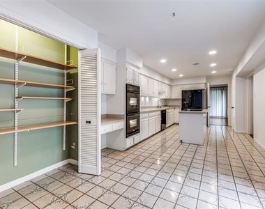 12202 Montego Plaza - Photo Thumbnail 9
