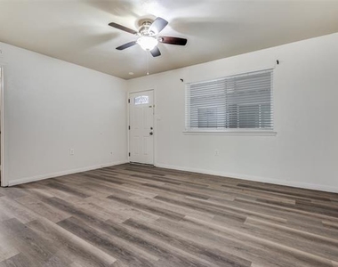 428 N Dallas Avenue - Photo Thumbnail 3