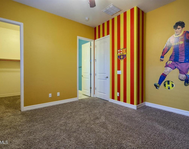 7570 W Quail Avenue - Photo Thumbnail 21