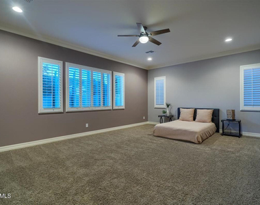 7570 W Quail Avenue - Photo Thumbnail 15