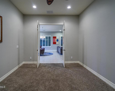 7570 W Quail Avenue - Photo Thumbnail 22