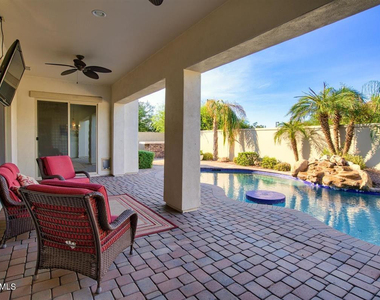 7570 W Quail Avenue - Photo Thumbnail 2