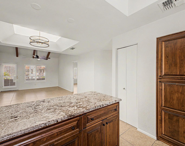 11666 N 28th Drive - Photo Thumbnail 8