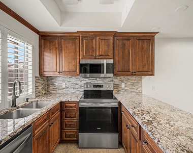 11666 N 28th Drive - Photo Thumbnail 9