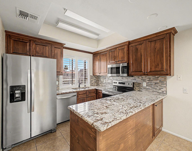 11666 N 28th Drive - Photo Thumbnail 7