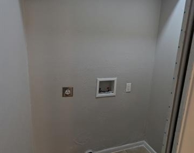 514 E Belt Line Road - Photo Thumbnail 9