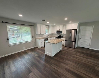 1311 Manor Drive - Photo Thumbnail 6