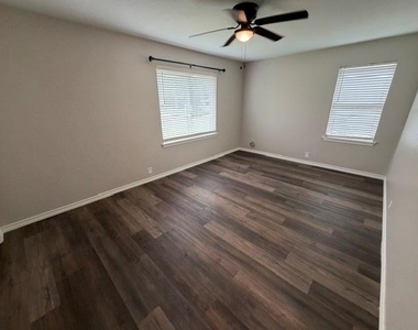 1311 Manor Drive - Photo Thumbnail 13