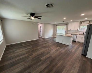 1311 Manor Drive - Photo Thumbnail 2
