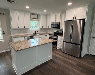 1311 Manor Drive - Photo Thumbnail 5