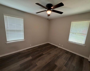1311 Manor Drive - Photo Thumbnail 8