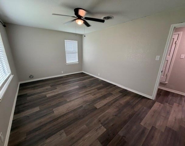 1311 Manor Drive - Photo Thumbnail 14