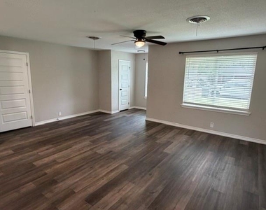 1311 Manor Drive - Photo Thumbnail 4