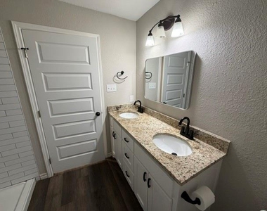 1311 Manor Drive - Photo Thumbnail 20