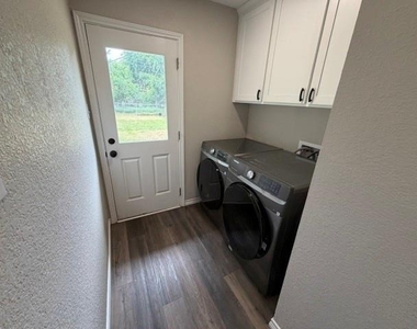 1311 Manor Drive - Photo Thumbnail 22