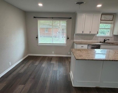 1311 Manor Drive - Photo Thumbnail 7