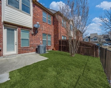 628 Gray Stone Lane - Photo Thumbnail 10