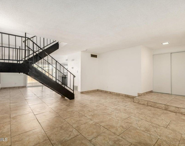 3109 W Harmont Drive - Photo Thumbnail 5