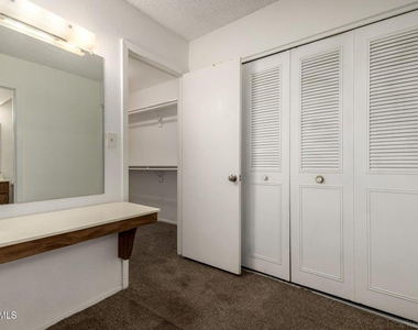 3109 W Harmont Drive - Photo Thumbnail 17
