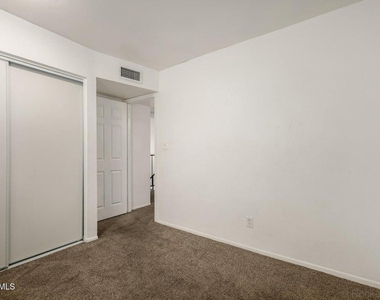 3109 W Harmont Drive - Photo Thumbnail 10
