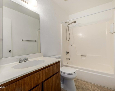 3109 W Harmont Drive - Photo Thumbnail 9