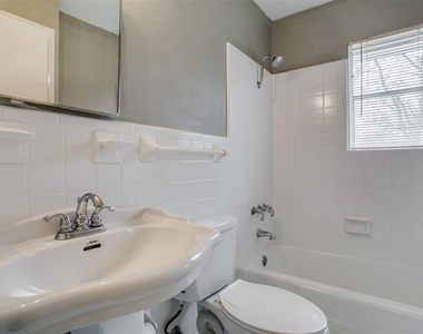 404 Valley Drive - Photo Thumbnail 14